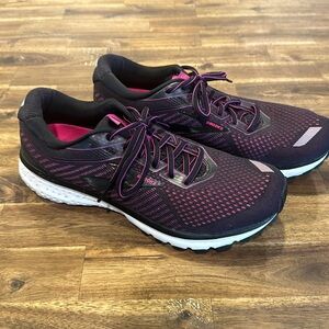 Like-new Brooks Ghost 12 running shoes, women’s size 11